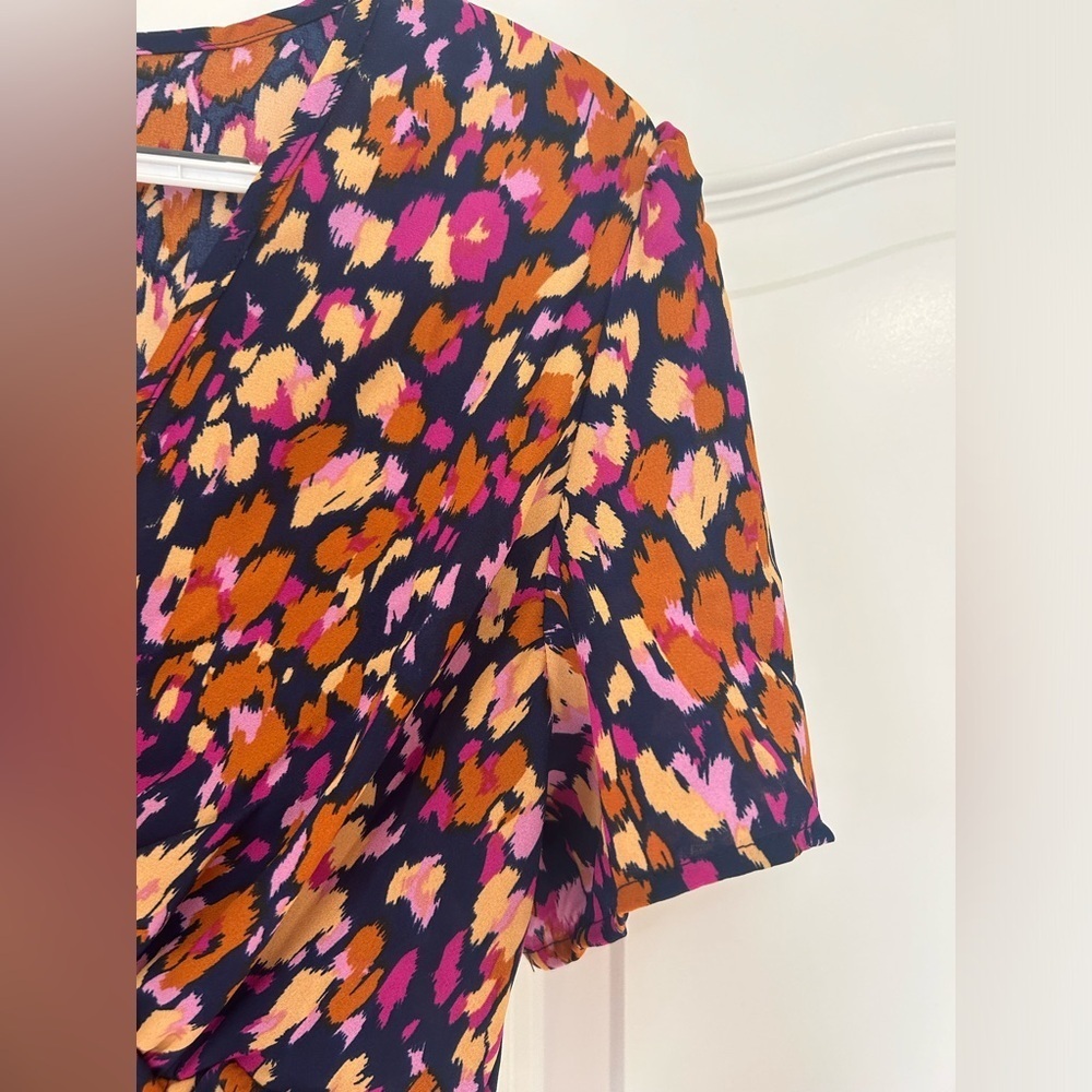 NWOT Floral Print V-neck Dress - Picture 8 of 10